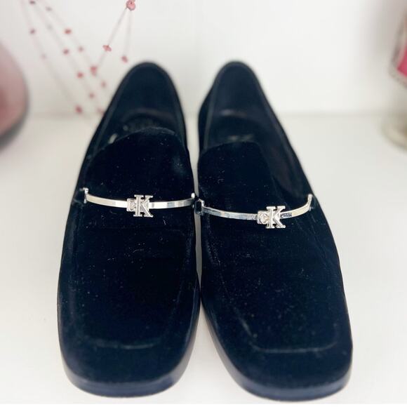 Calvin Klein Black Tiffany Velvet Heeled Loafers Silver Logo Hardware Size 8 M - Picture 6 of 12